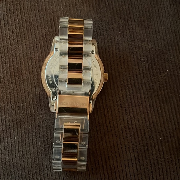 Michael Kors rose gold watch - Picture 3 of 6